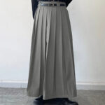 Jupe pour homme longue et grise avec une ceinture noire