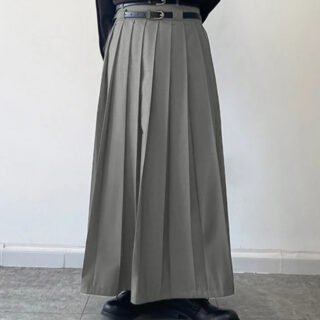 Jupe pour homme longue et grise avec une ceinture noire