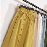 Jupe midi avec boutons jaune doré, beige, blanche, bleu ciel,