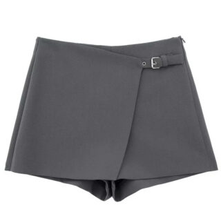 Jupe short grise avec ceinture, vue de face