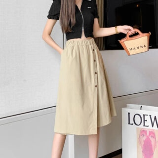 Pantalon jupe court avec des boutons