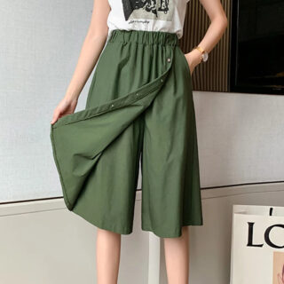 Pantalon jupe court avec des boutons