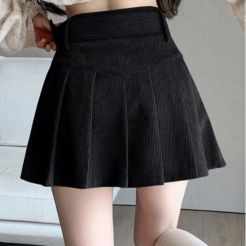 Jupe Courte noire vintage et décontractée