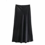 Jupe de Tennis Noire Chic et Confortable sur fond blanc