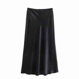 Jupe de Tennis Noire Chic et Confortable sur fond blanc