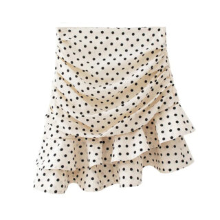 Jupe à Pois Élégante et Raffinée en Tissu Léger sur fond blanc