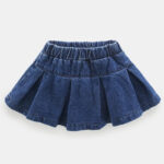 Jupe Fille Courte en Jean Style Décontracté sur fond gris
