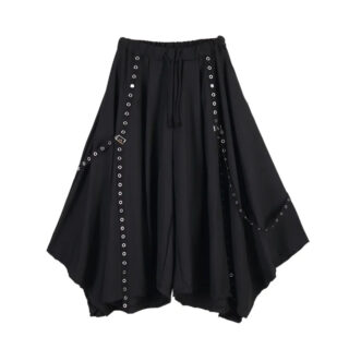 Jupe Homme Style Punk Japonais sur fond blanc