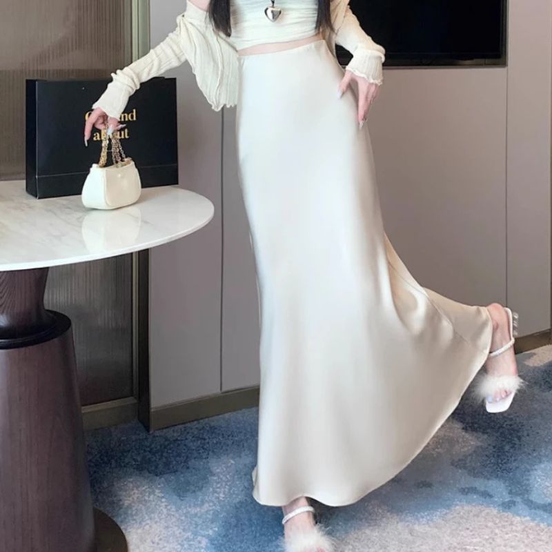 Jupe Satinée Moulante et Raffinée