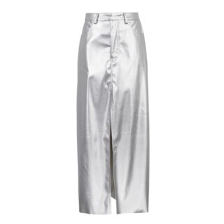 Jupe Simili Cuir Argentée Élégante et Moderne sur fond blanc