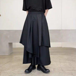 Jupe Homme Longue à Lignes sur un homme