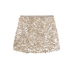 Jupe à Sequins Courte et Brillante sur fond blanc