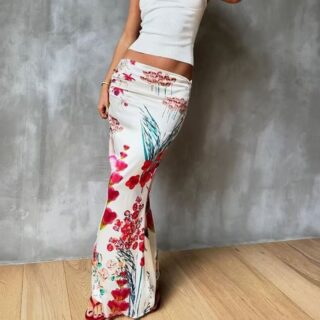 Jupe Sirène Fleurie de Style Japonais sur une femme