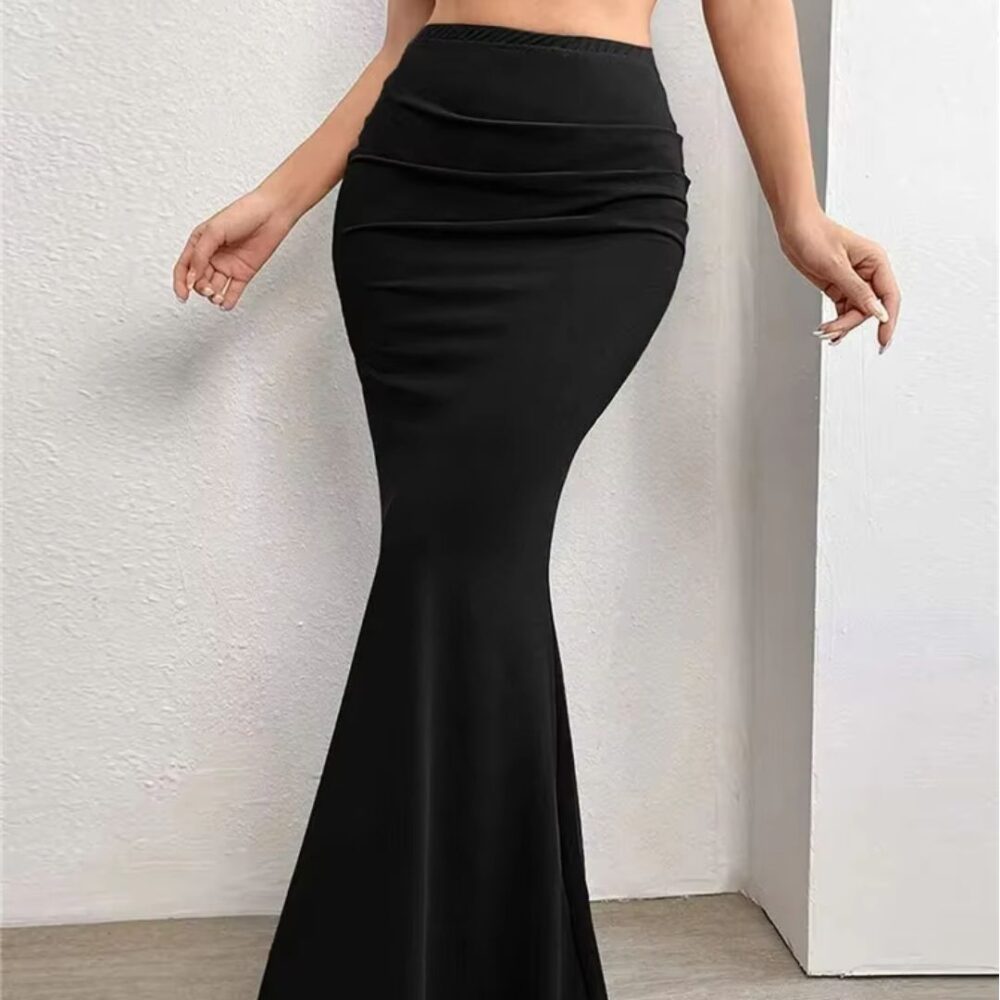 Jupe Sirène Noire et Moderne sur une femme