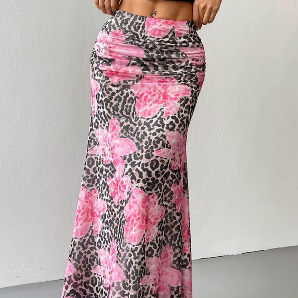 Jupe Sirène Rose à Motifs Léopard sur une femme
