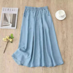 Jupe de Bain Vintage en Denim sur fond beige