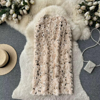 Jupe Sequin Effet Fourrure sur fond beige