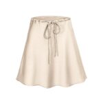 Jupe Courte et Satinée à Lacets sur fond blanc