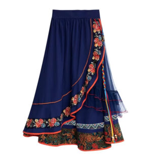 Jupe Fleurie Style Ethnique sur fond blanc
