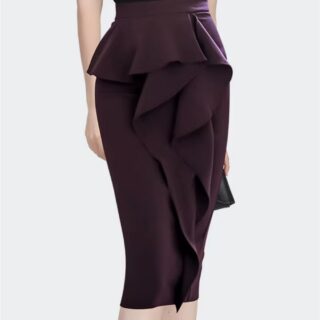 Jupe Tailleur Design Crayon sur une femme sur fond gris