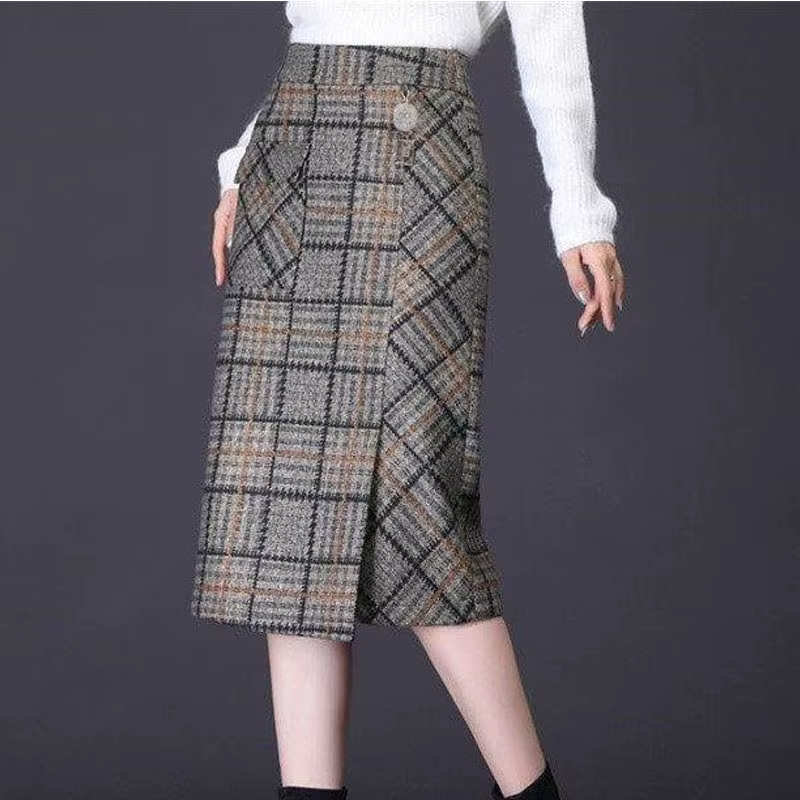 Jupe Tailleur à Motifs Géométriques sur une femme