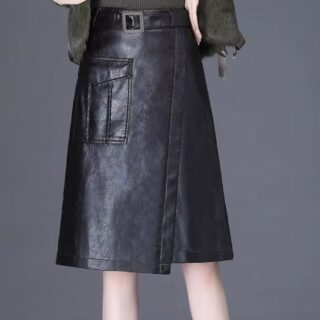 Jupe Tailleur en Simili Cuir sur une femme
